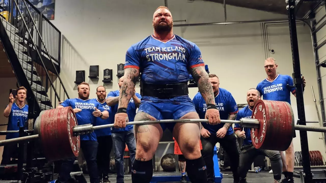Weightlifting: Bjornsson lifts 501kg to set world record