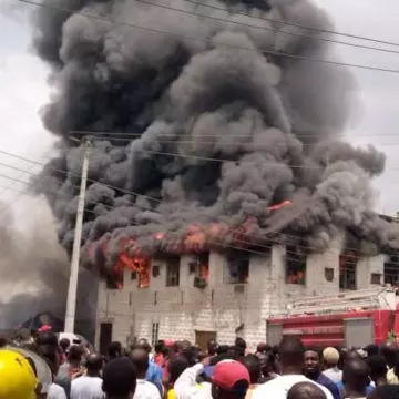 Breaking: Goods consumed as fire razes building, shops in Ibadan