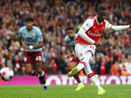 Arsenal Narrowly escapes draw as Aubameyangs late strike hands them win over Aston Villa