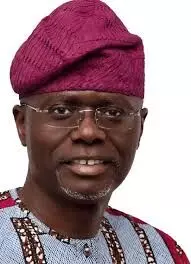Sanwo-Olu promotes healthier environment: distributes 2m waste bags, 250,000 garbage bins to residents Sanwo-Olu promotes healthier environment: distributes 2m waste bags, 250,000 garbage bins to residents