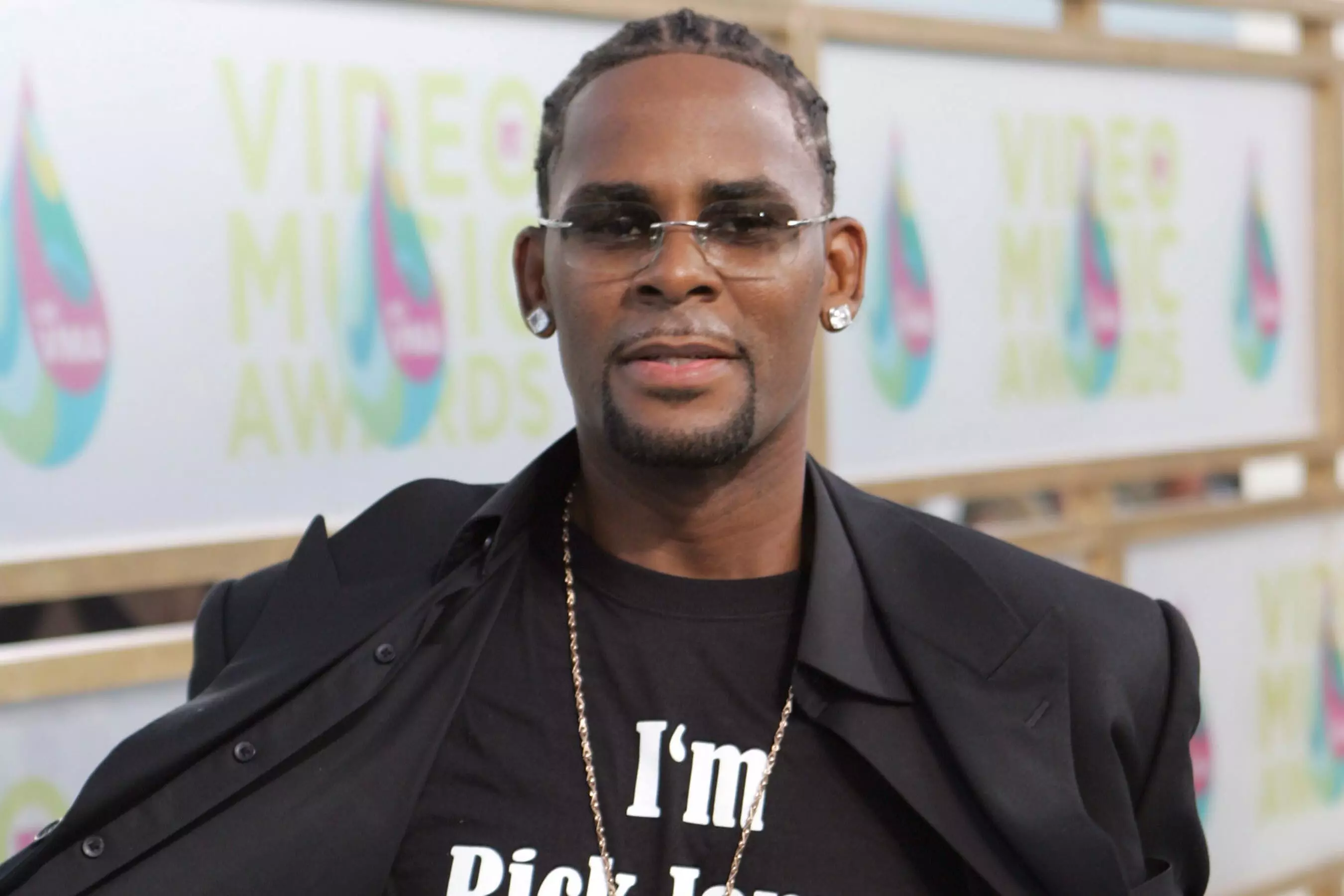 R.Kelly gets bail after coming up with $100,000 bond