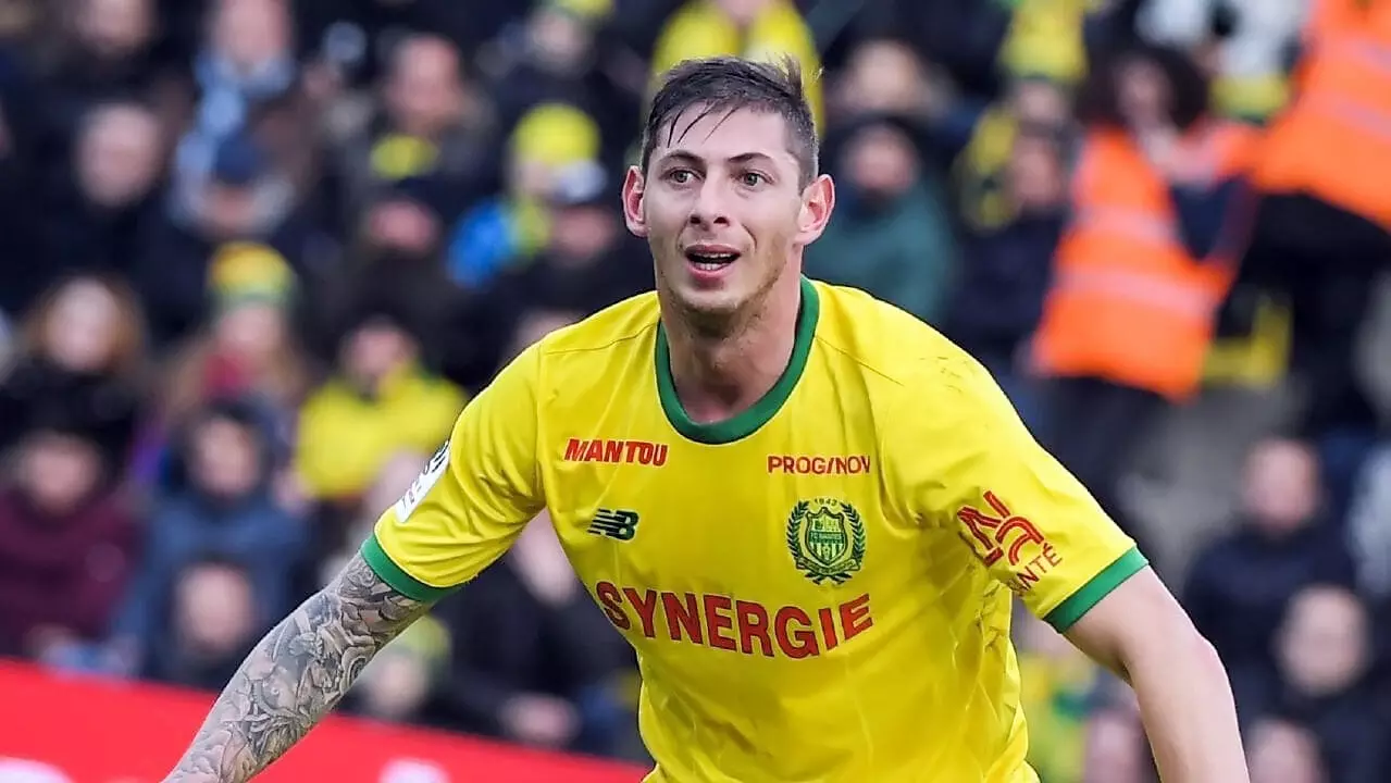 Body found in wreckage of plane carrying football player Sala, investigators say Body found in wreckage of plane carrying football player Sala, investigators say