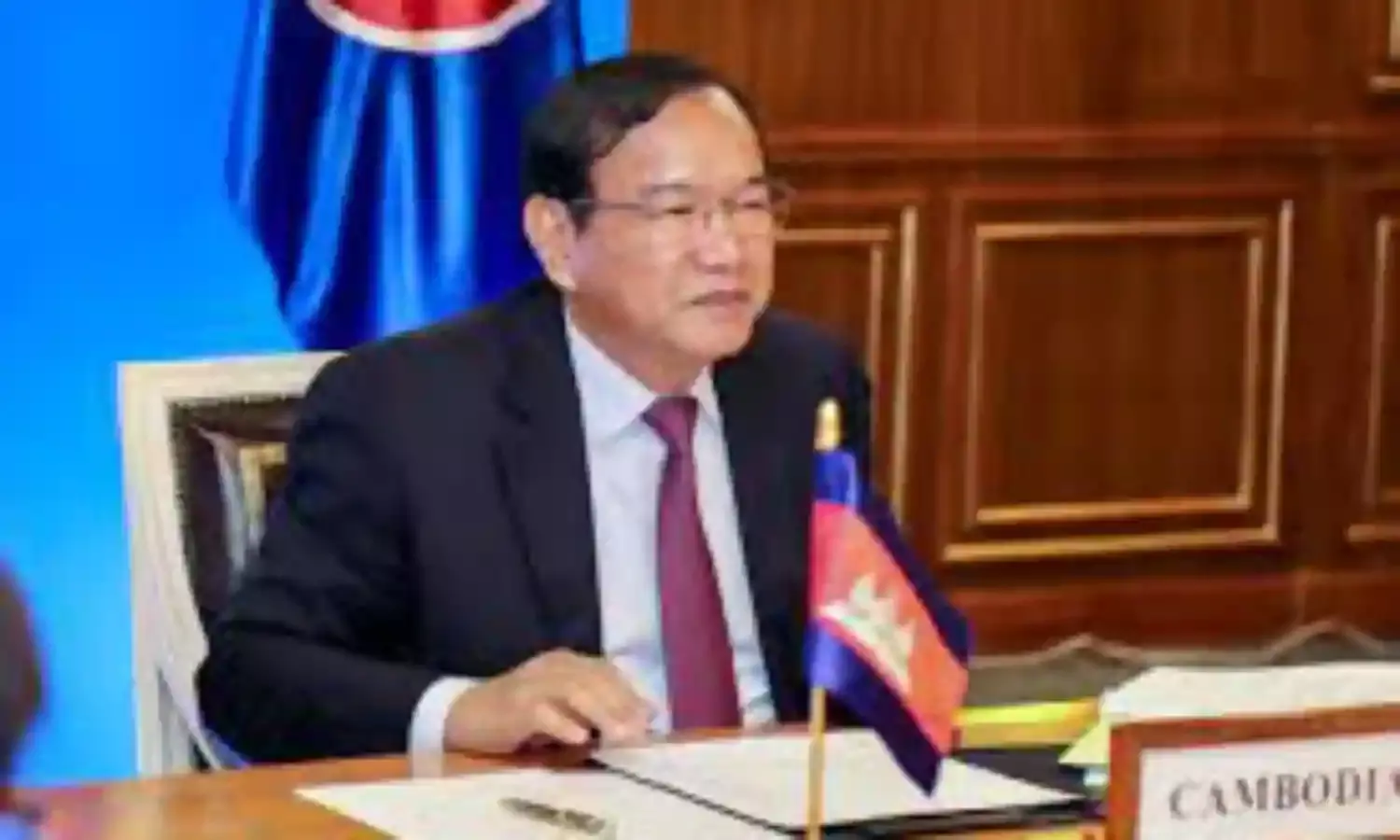 Cambodian FM Praises China for Aiding ASEAN in Battle Against COVID-19