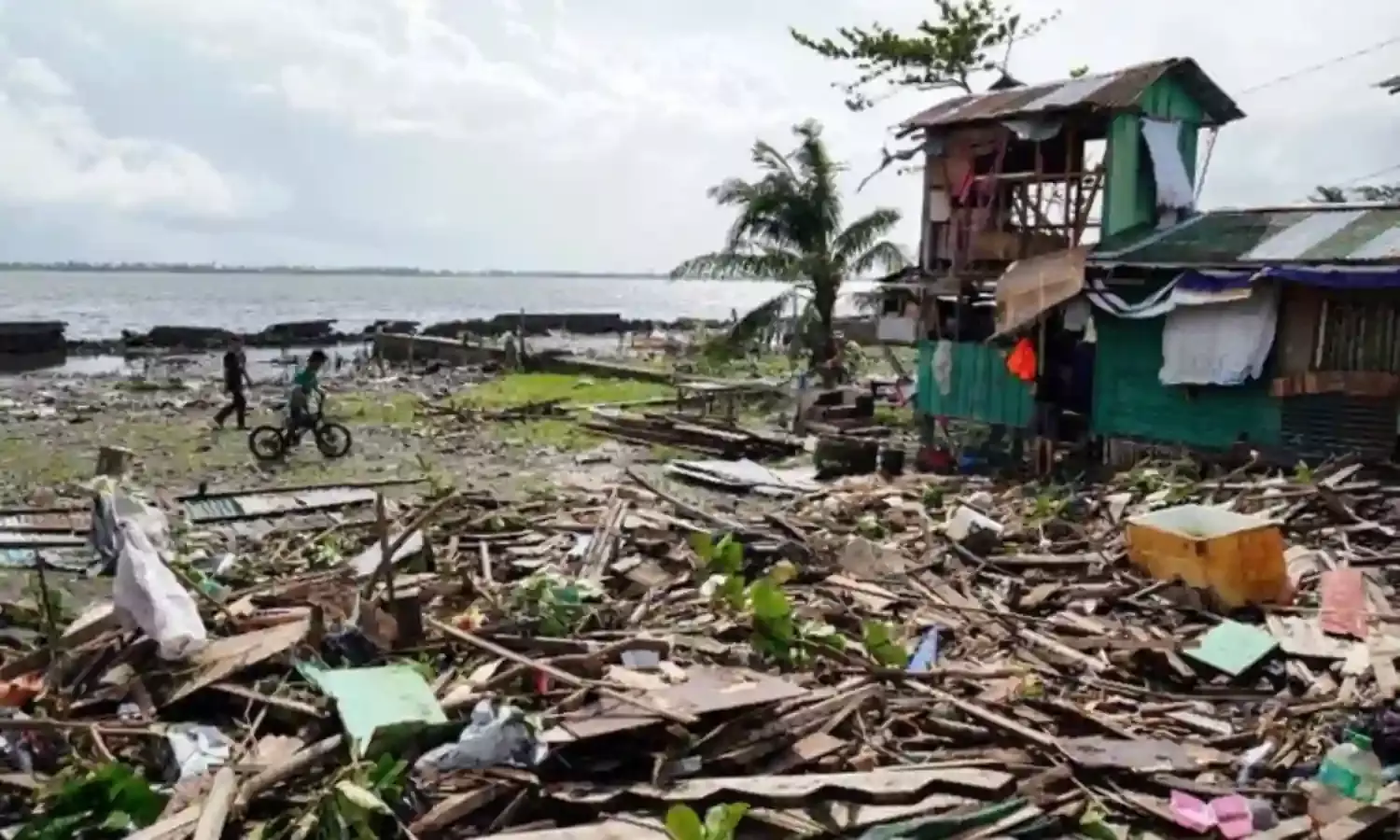 Typhoon’s Toll Hits 7 in Philippines as Missing Shipmates Found Dead