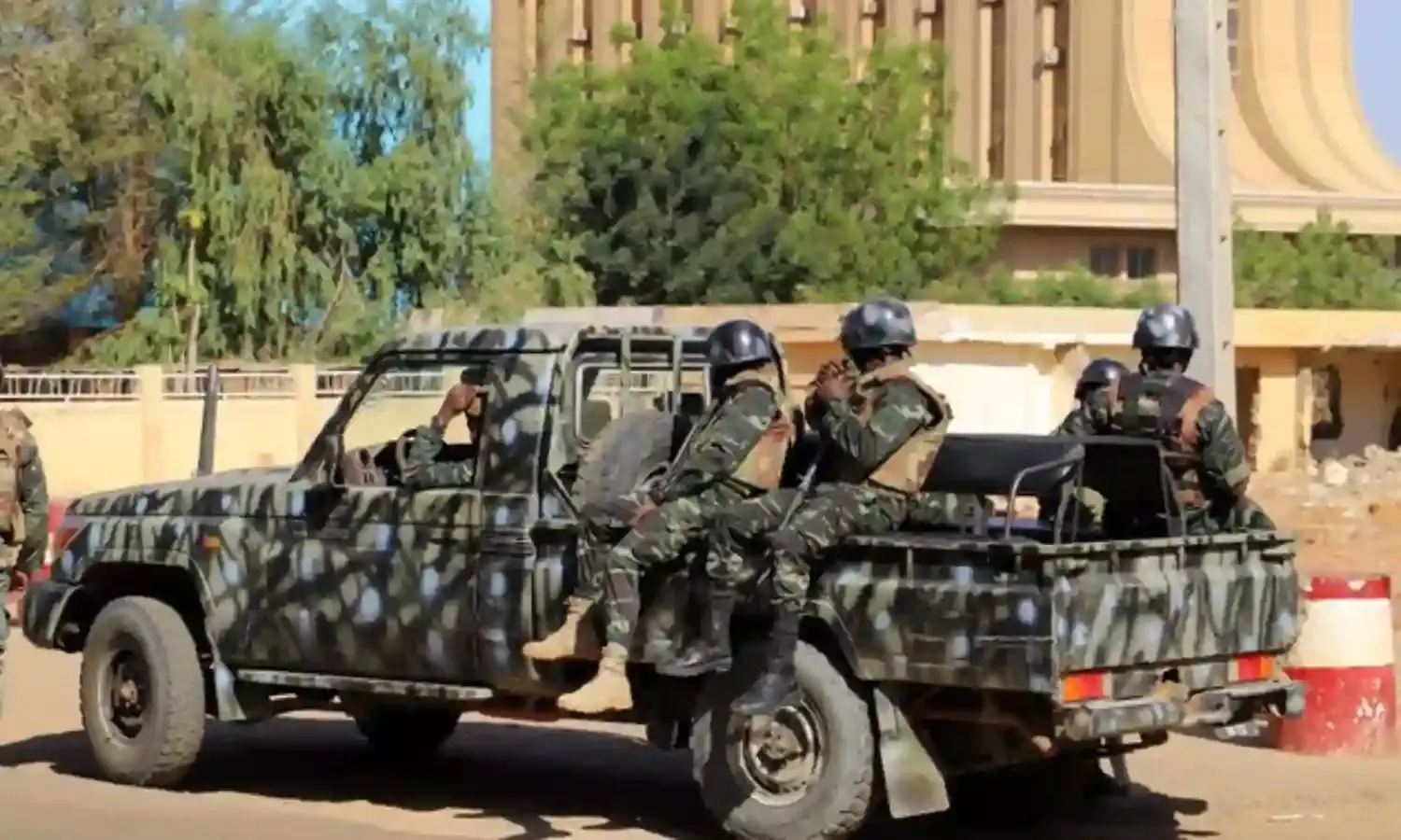 Heavy gunfire heard near Niger’s presidential palace