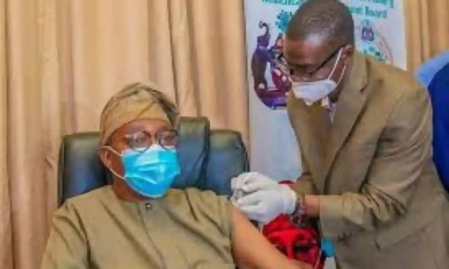 Gov. Oyetola, wife and deputy receive COVID-19 vaccine