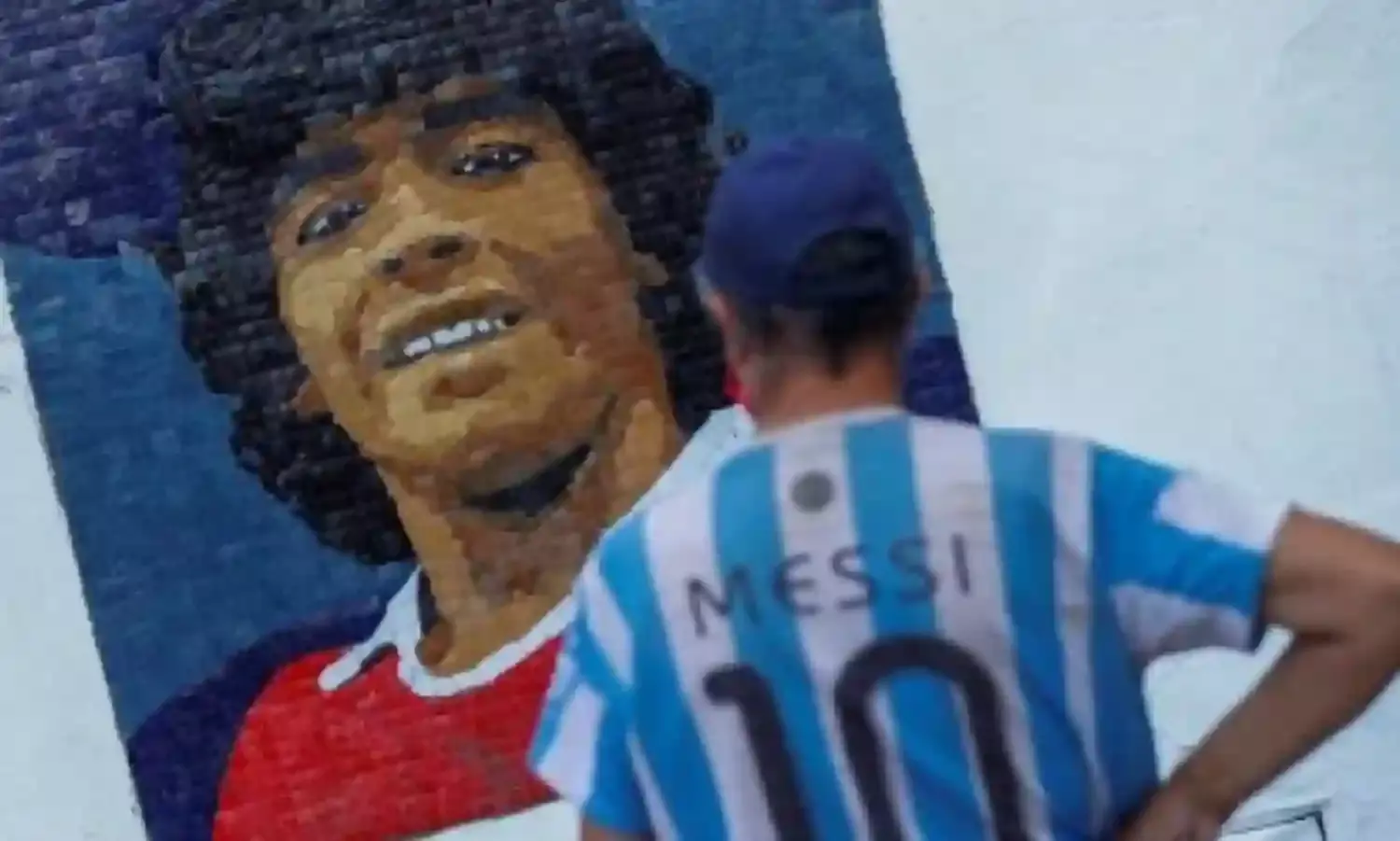 Argentines honour football star Maradona with mosaics