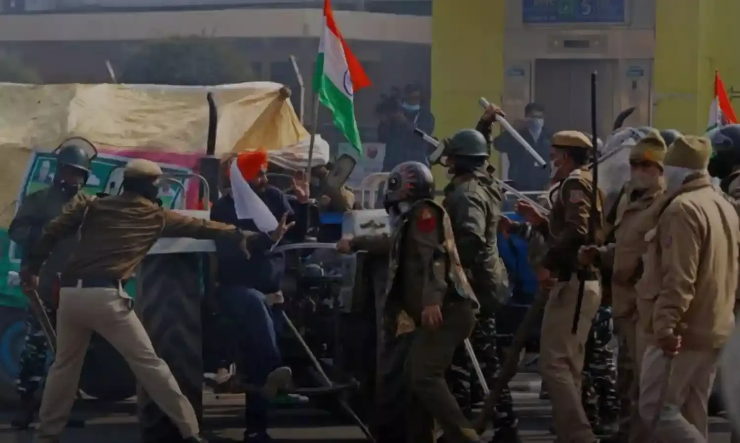 Indian police fire tear gas as protesting farmers enter Delhi’s Red Fort
