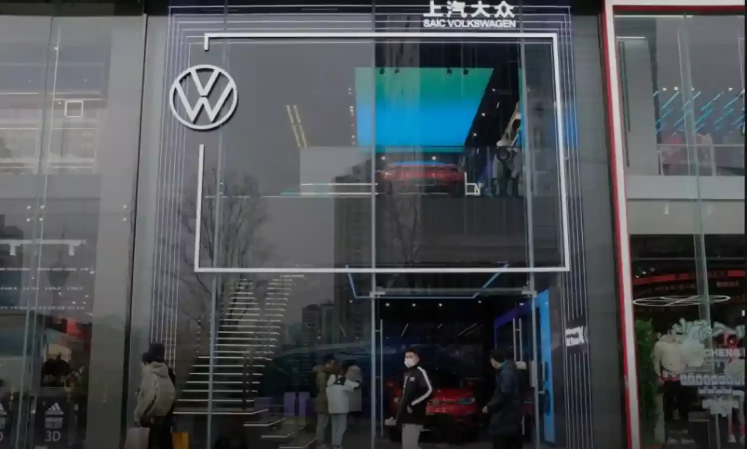 Volkswagen cuts production further over semiconductor shortage