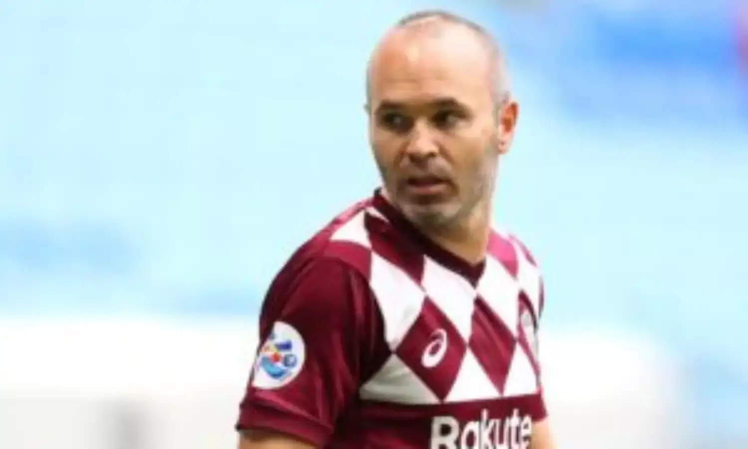 Soccer-Iniesta out for four months after operation