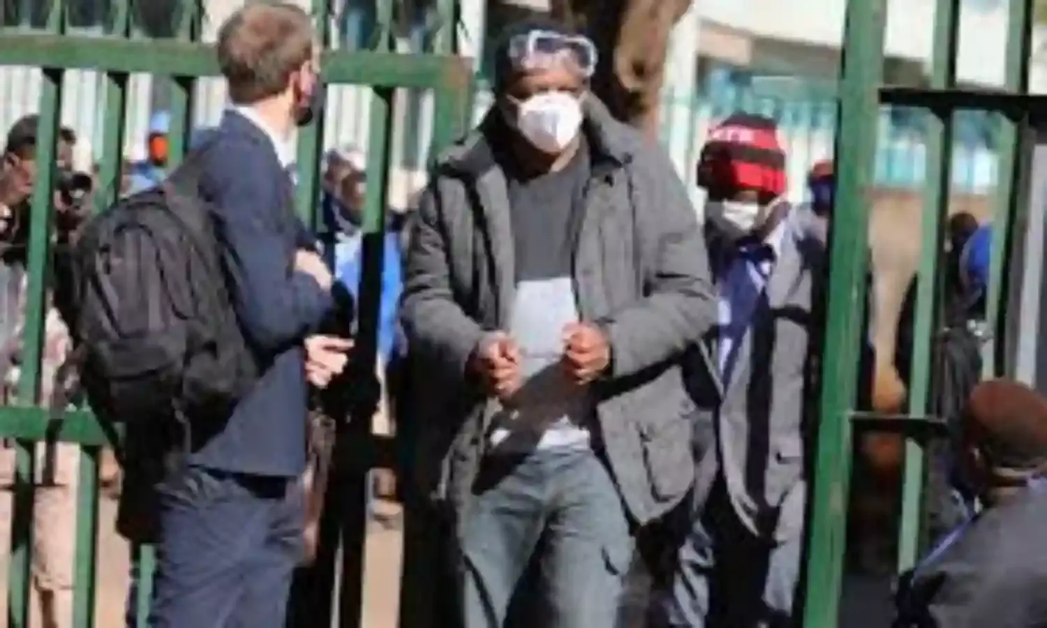 Zimbabwean journalist gets bail after arrest for tweeting