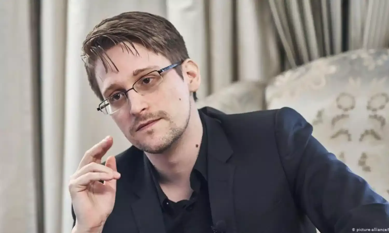 U.S whistleblower Snowden seeks Russian citizenship with pregnant wife