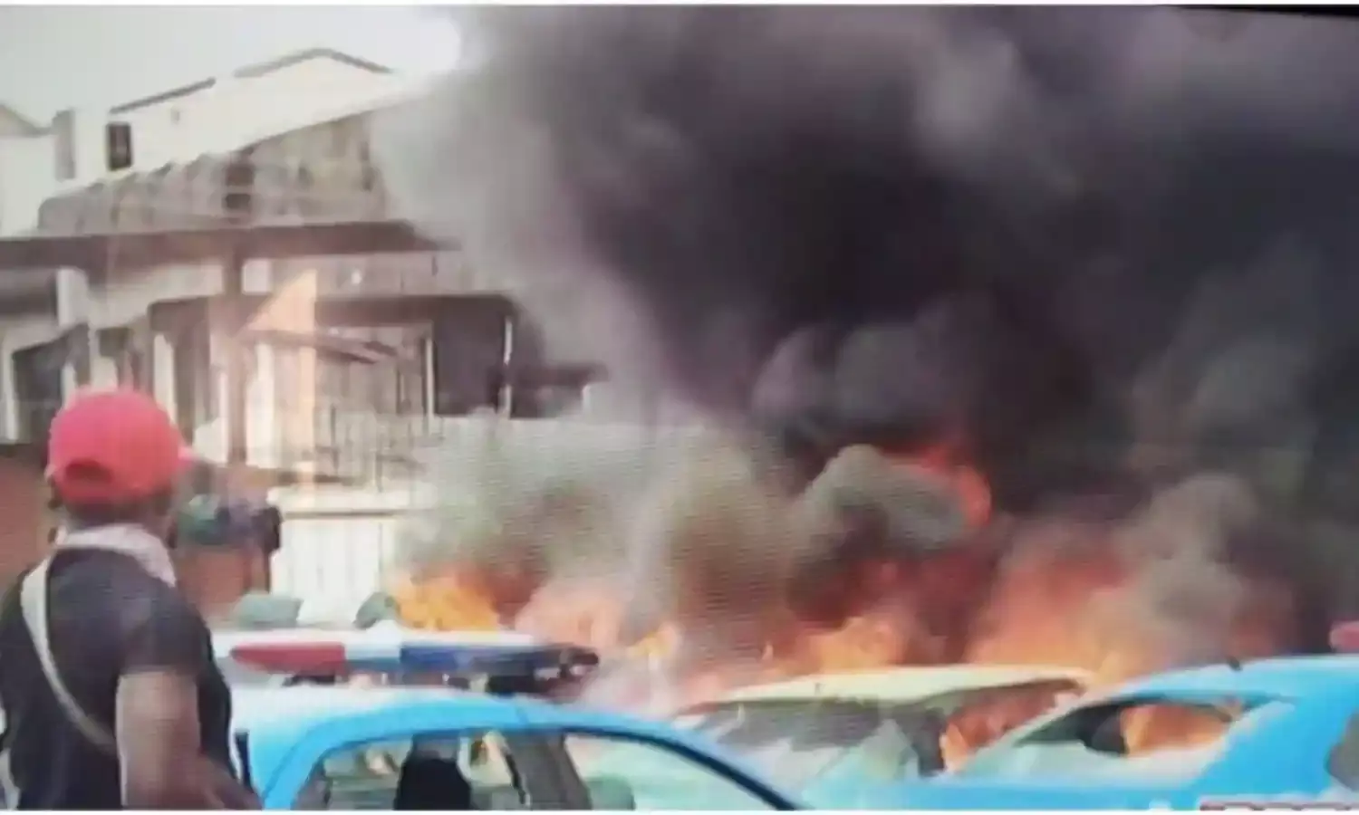 Lagos: FRSC, LASTMA, VIO offices, vehicles set ablaze [Video]
