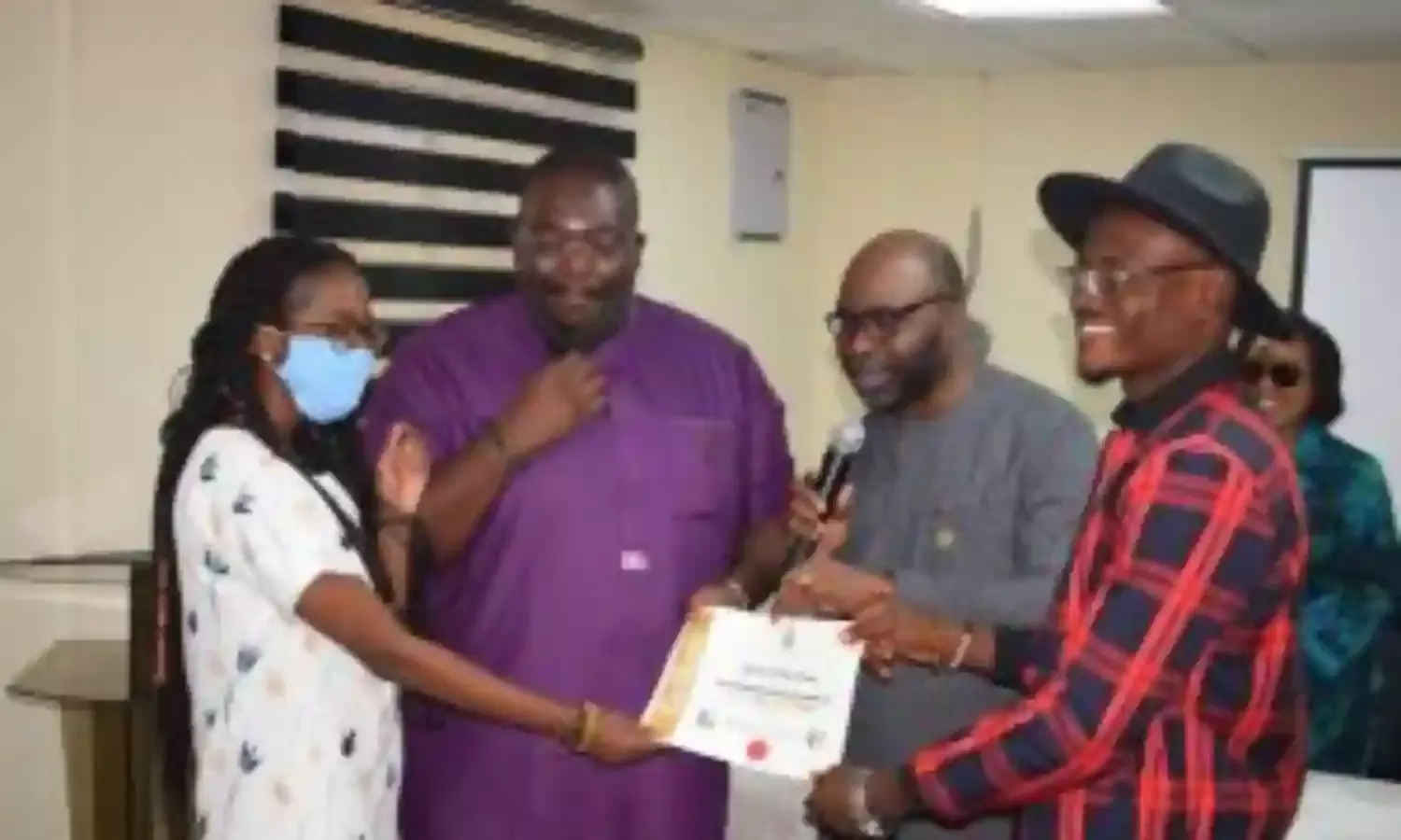 Police officer, 7 others receive best award in ICPC competitions