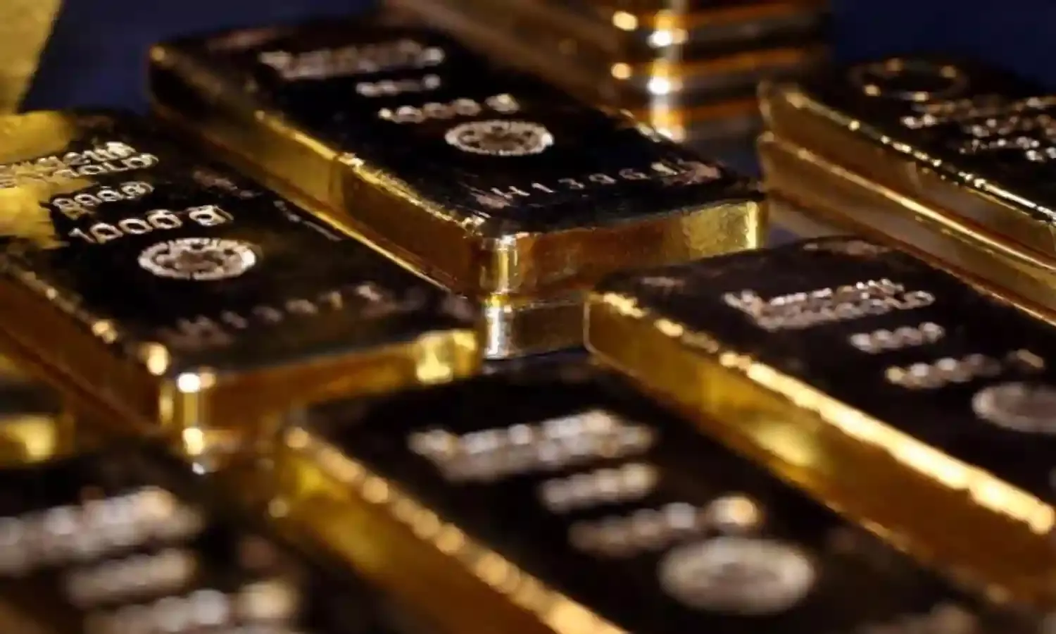 Gold price continues to fly high, rises to yet another record