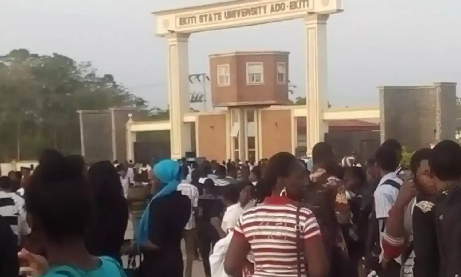 Ekiti students urge FG to reopen tertiary institutions