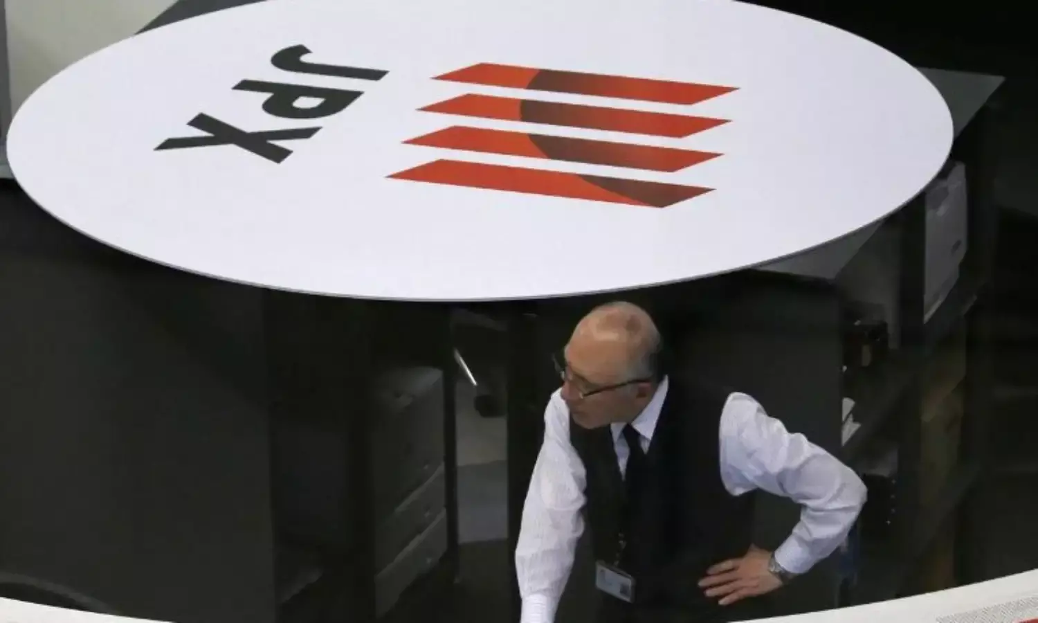 Asia stocks break winning streak, bonds rally on sober Fed