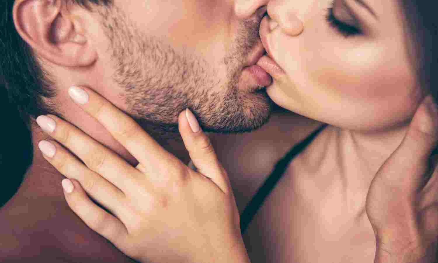 10 THINGS YOU DON'T KNOW ABOUT KISSING