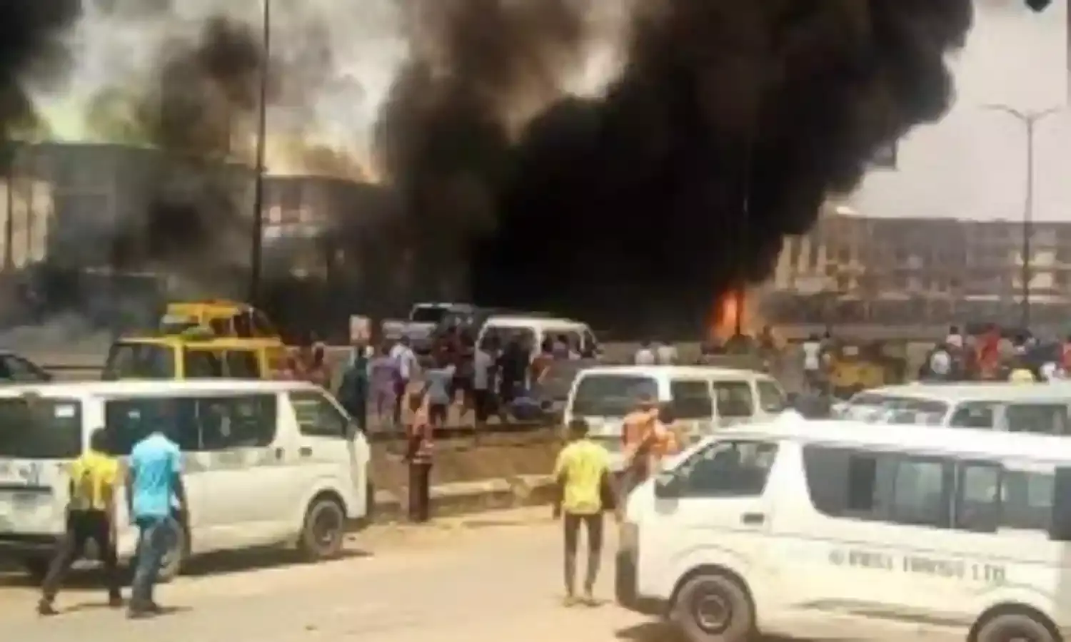 Bad Wednesday for Onitsha residents and traders affected by fire outbreak caused by a tanker that exploded – more pictures of the sad incident.