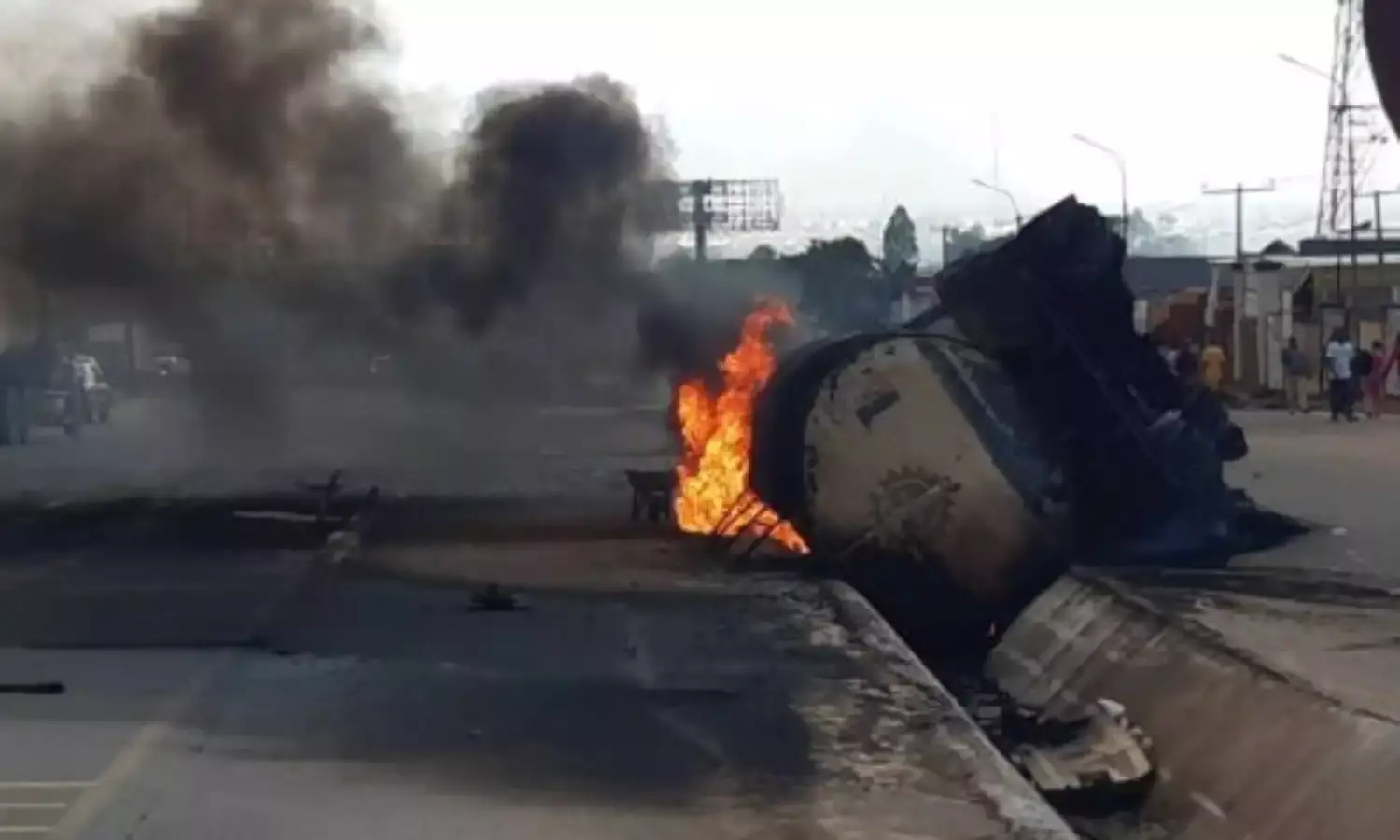 Onitsha Market experiences fire outbreak as tanker explodes: houses gutted by fire, residents trapped