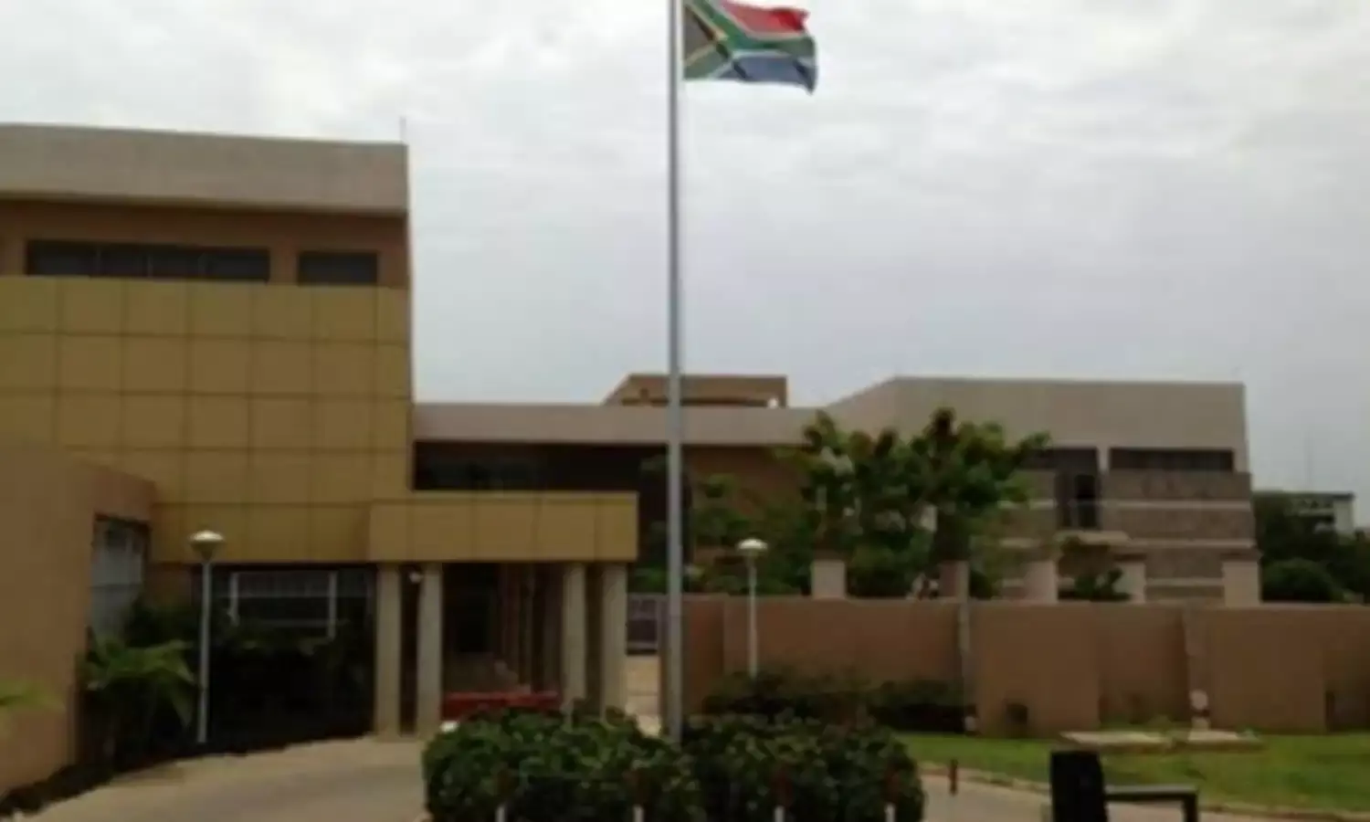 In the heat of ugly Xenophobia: South Africa closes offices in Nigeria