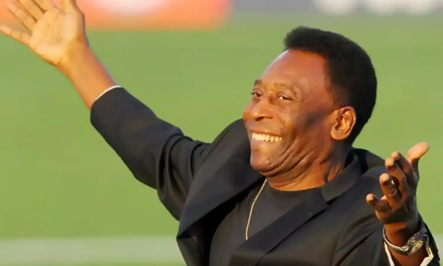 Soccer legend, Pele leaves hospital in France