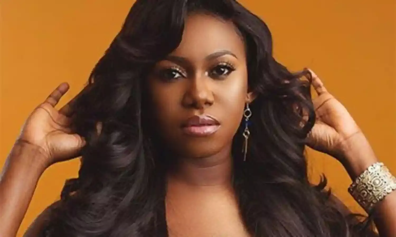 Singer Niniola buys JAMB forms for 30 students