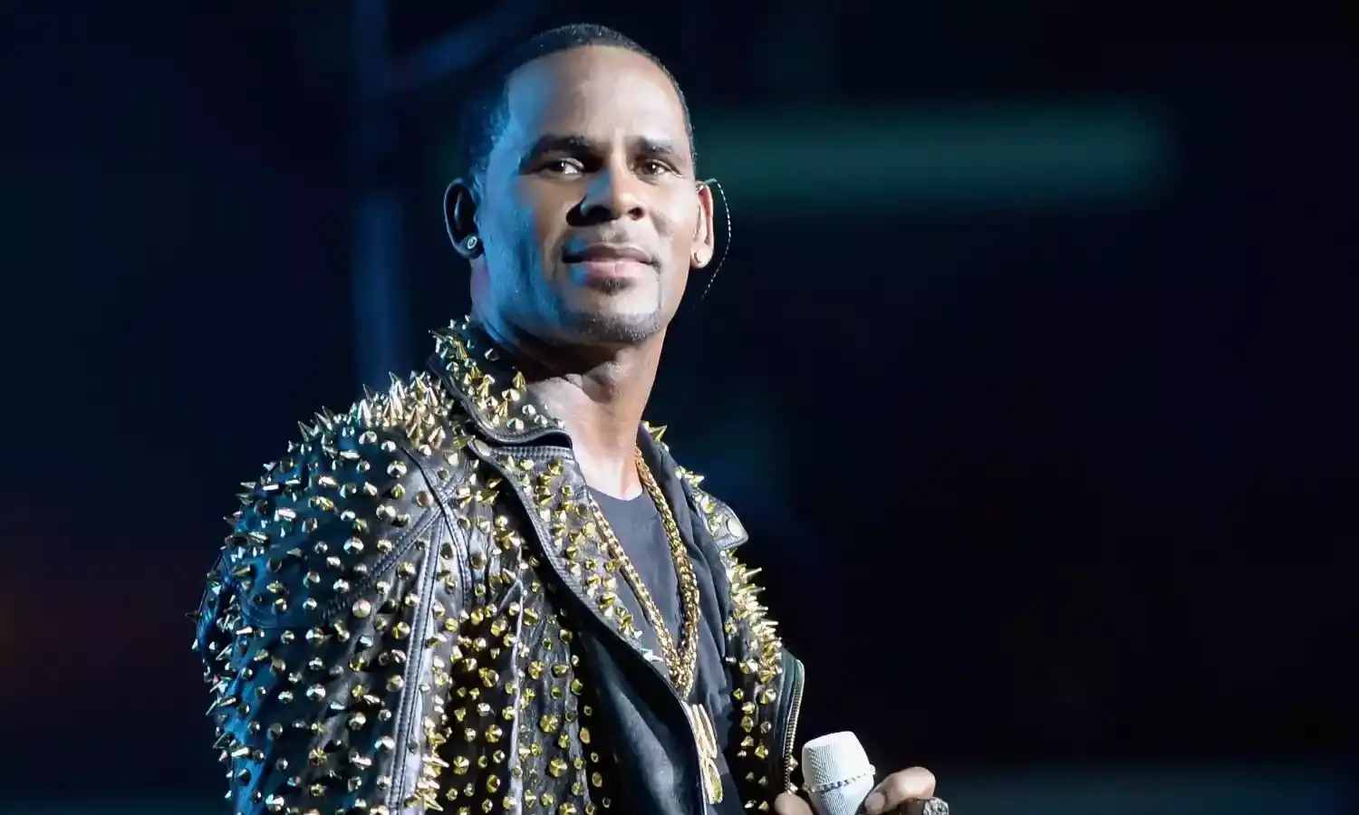Twitter users kick over R Kelly’s alleged escape plans to Africa