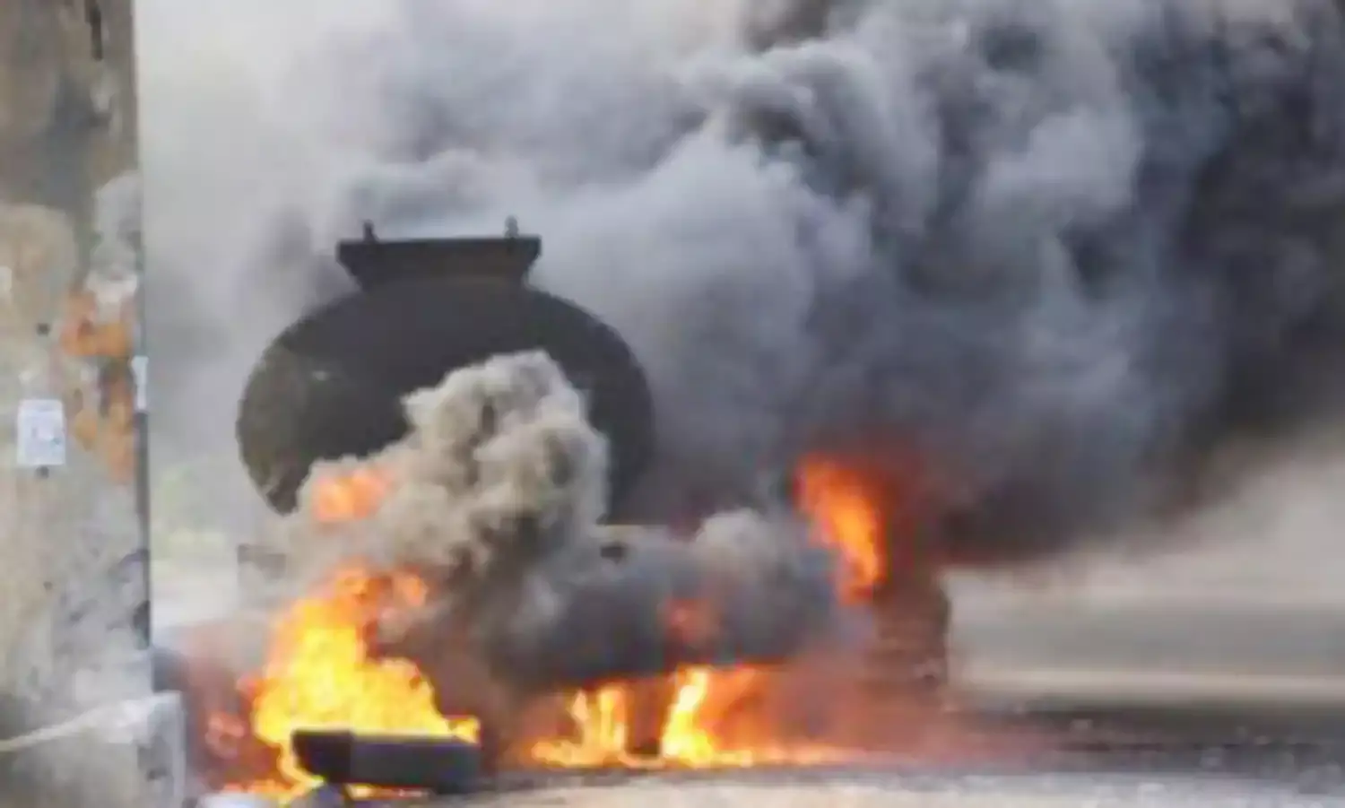 Pandemonium at Lagos airport as fire guts Forte Oil Petrol Station