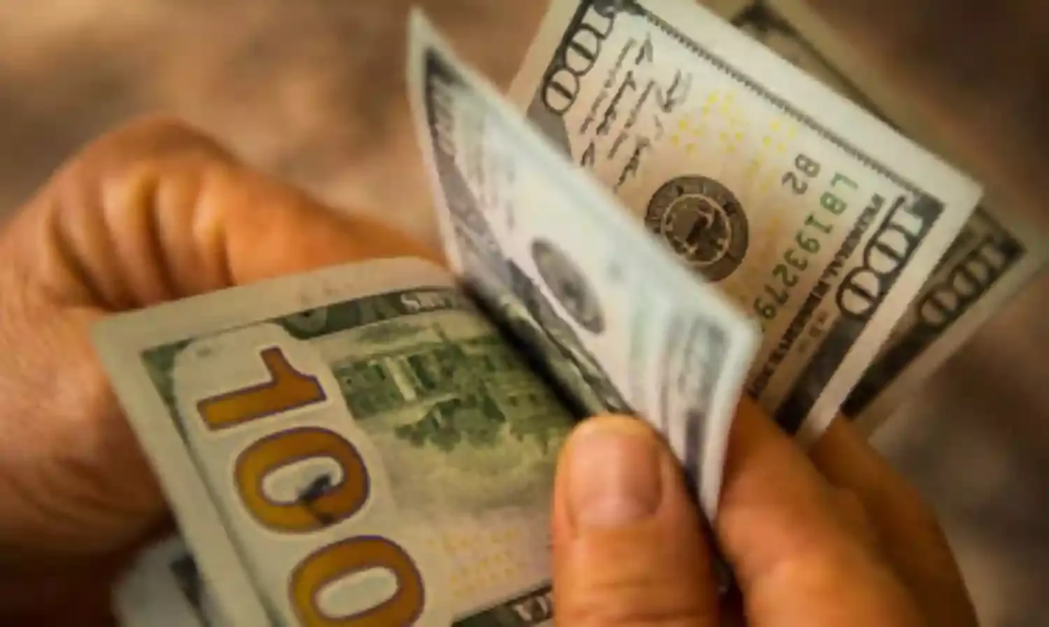 Trade tensions hoist dollar to near 2-week highs, pound struggles