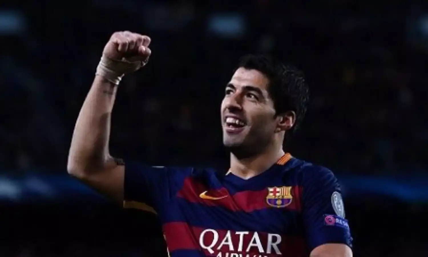 FC Barcelona striker Suarez to miss two weeks for knee treatment