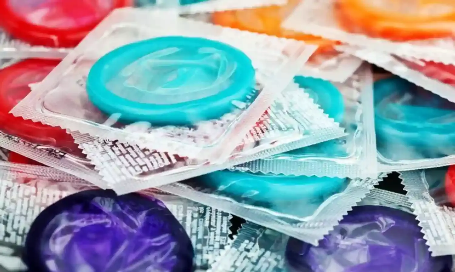 Foundation to distribute 300,000 condoms