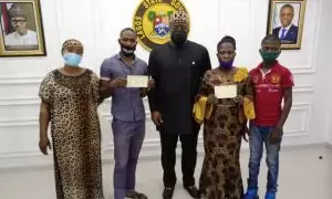 Sanwo-Olu compensates 2 dead RRS families