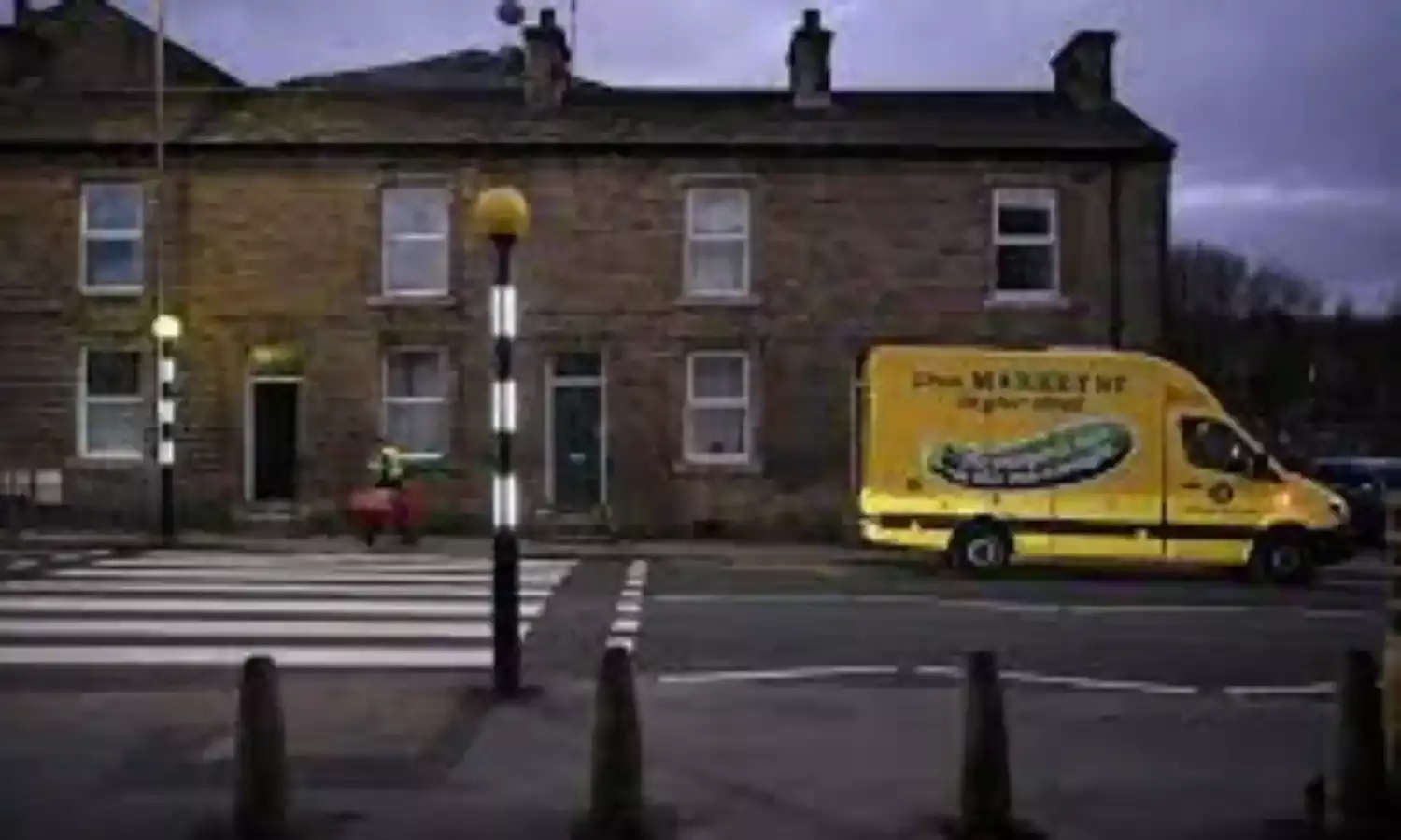 Britain consumer confidence plunges amid high cost of living