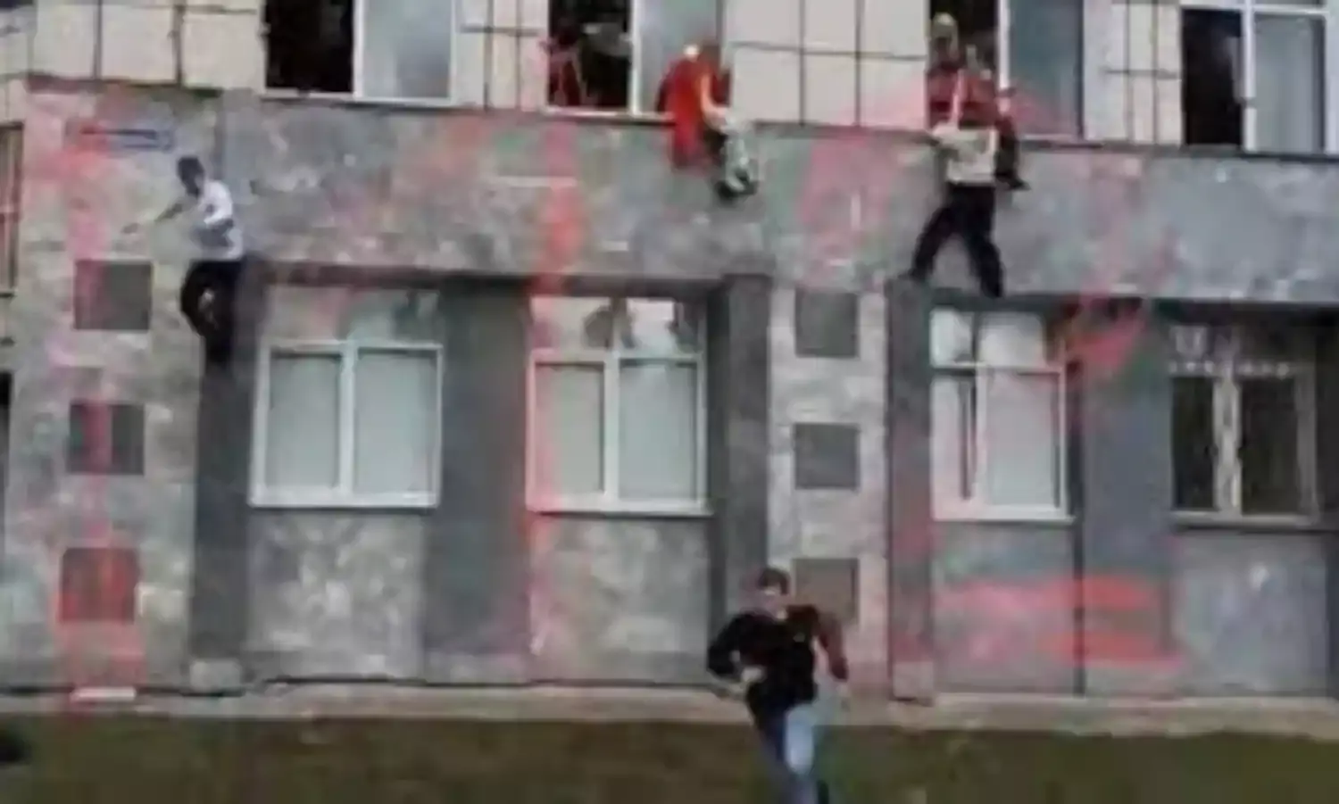 Open fire kill 8, injure 20