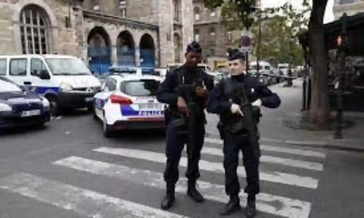 Paris police officers shoot 2 car occupants