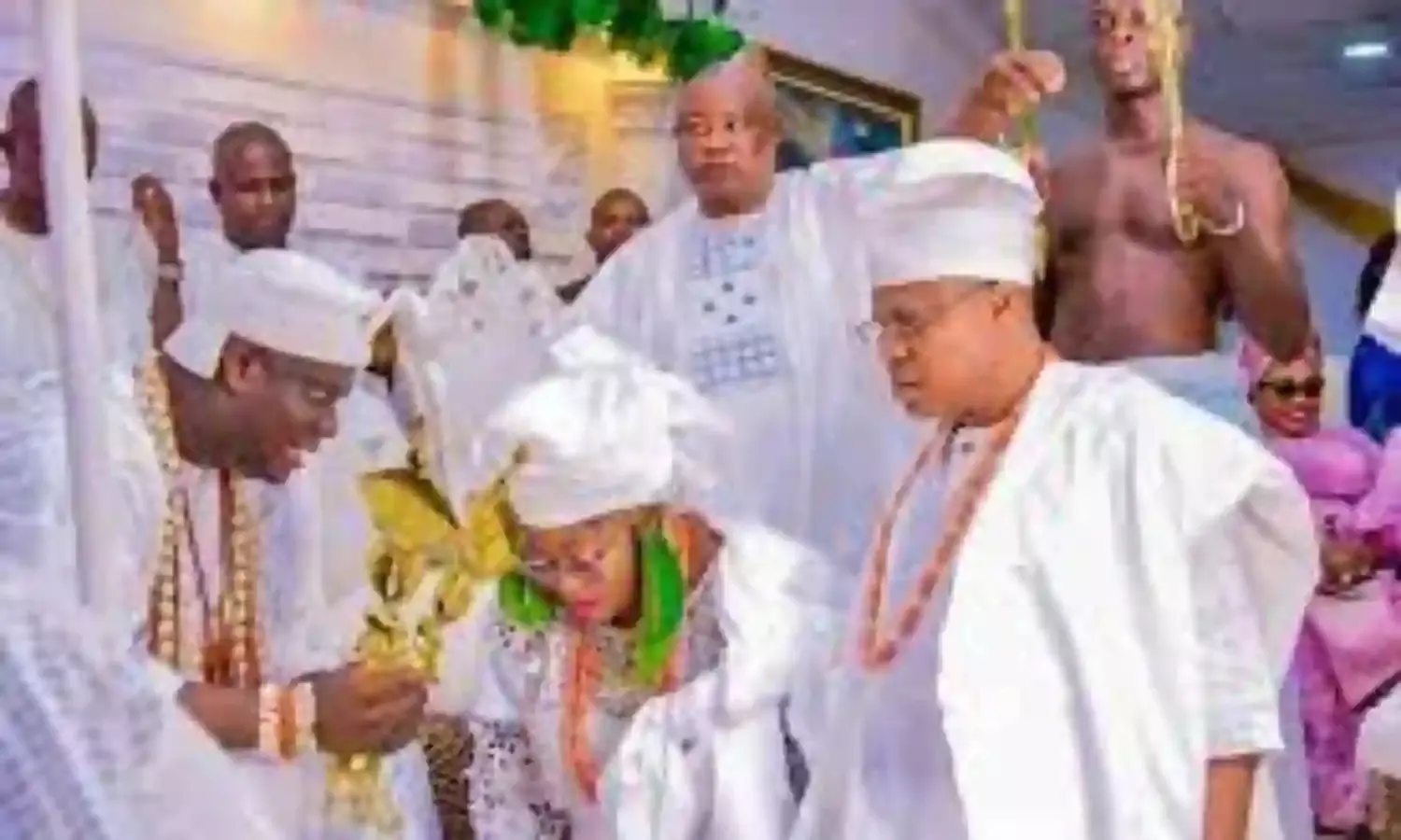 Ooni confers a chieftaincy title Iyalaje Oodua on a business tycoon