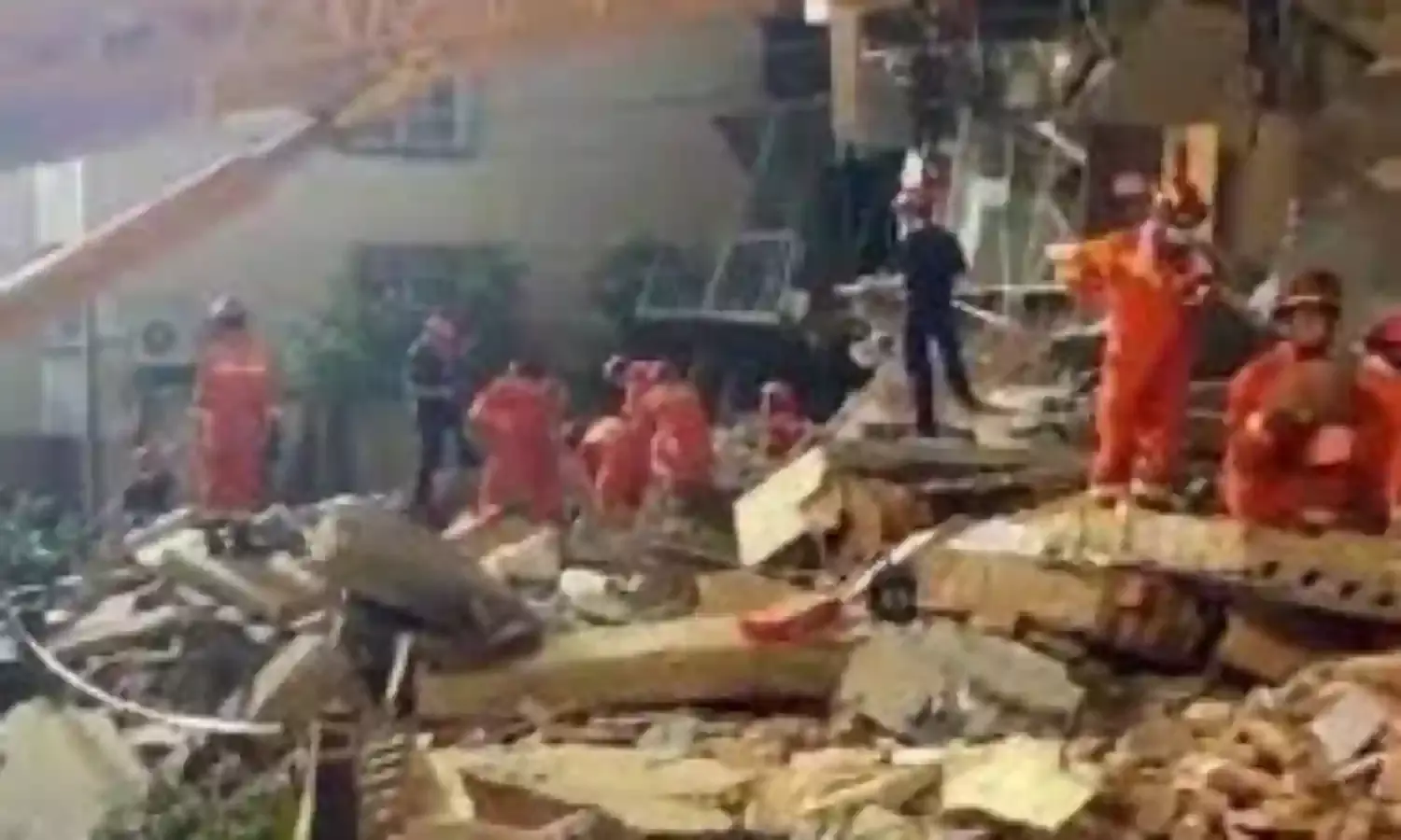 8 dead, 9 missing in hotel collapse in eastern China