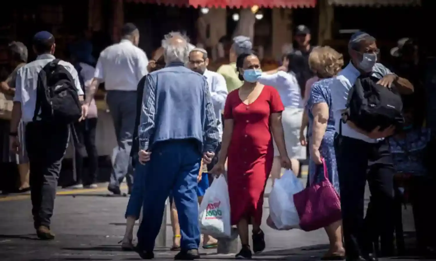 Israel makes wearing face masks indoors mandatory again