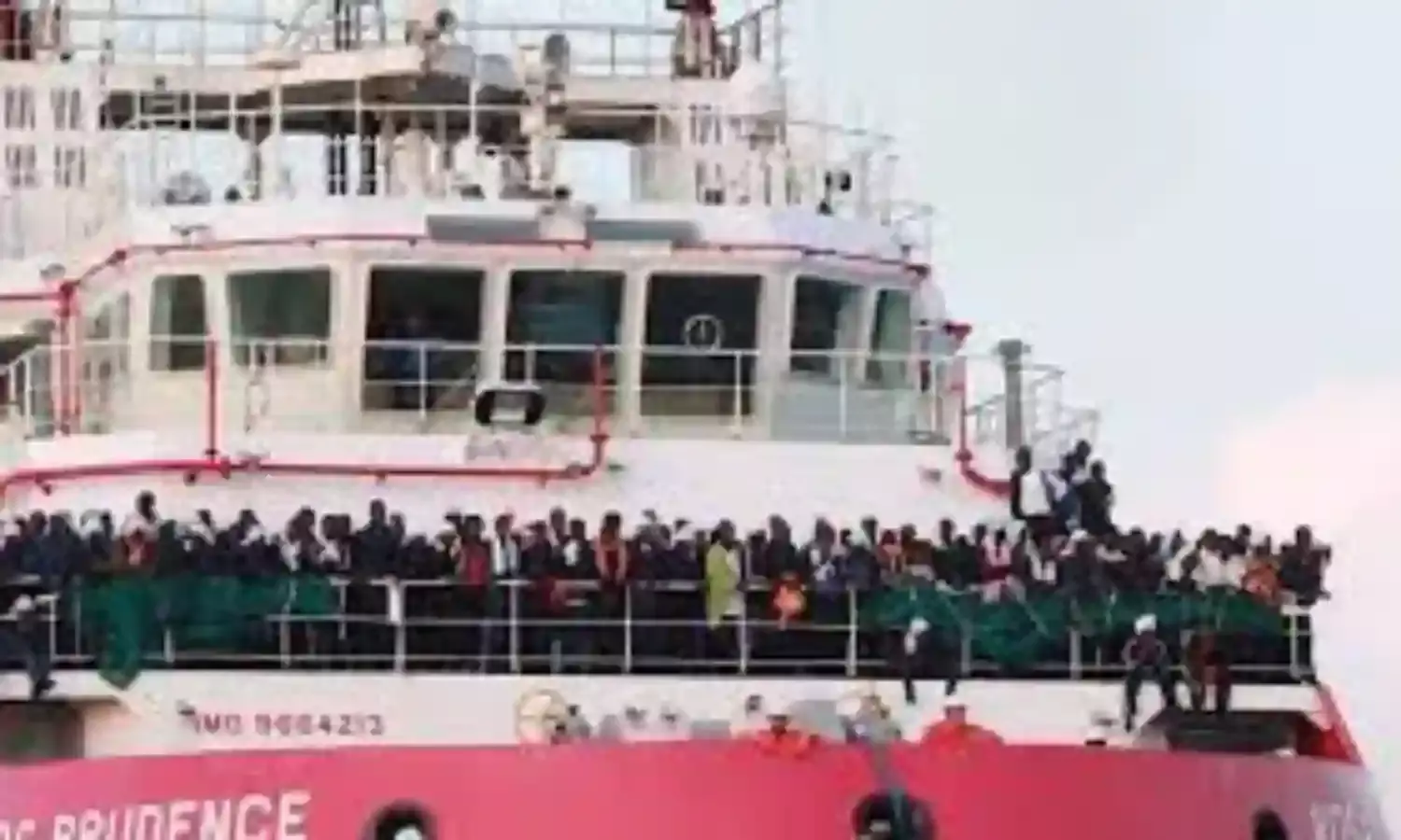 Doctors without Borders’ rescue ship with 400 migrants docks