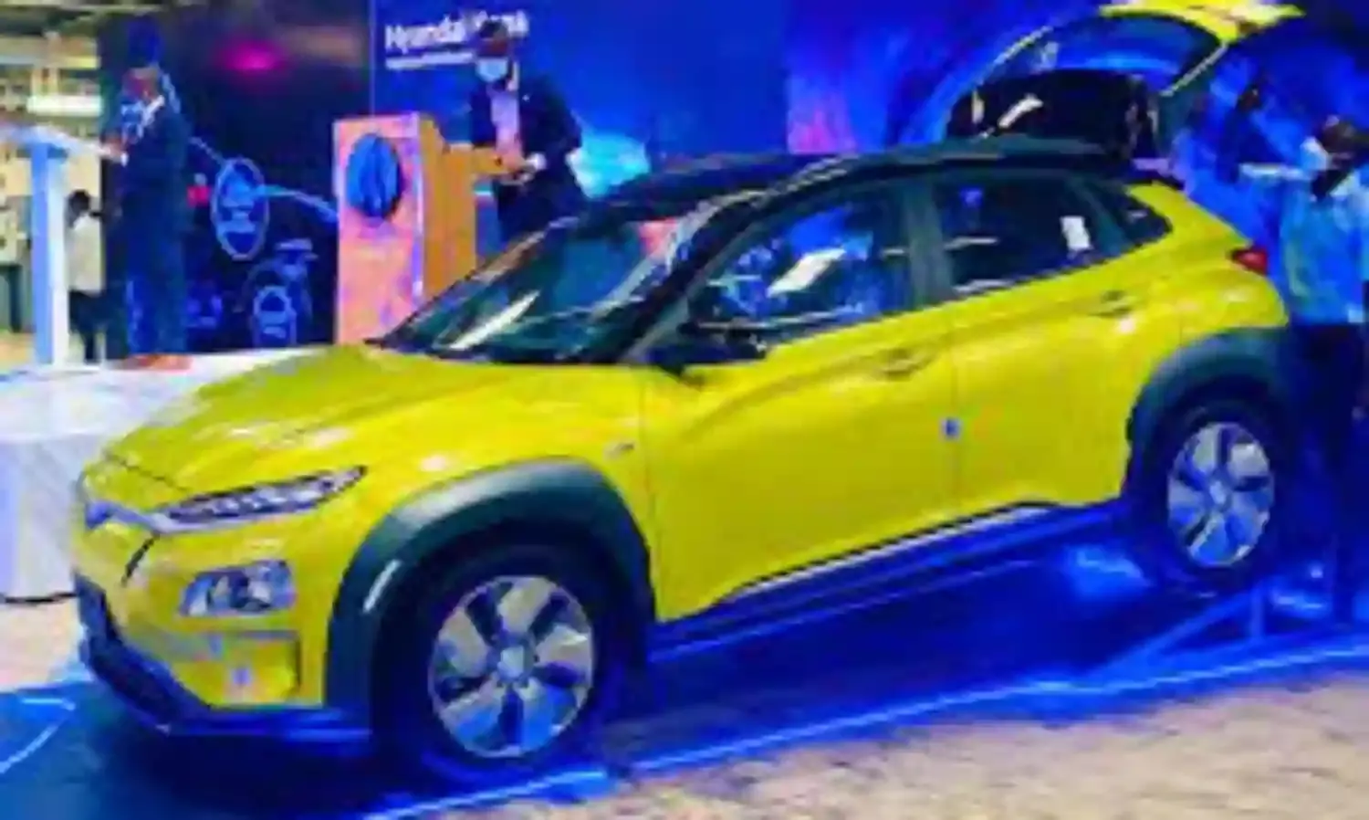 Osinbajo Test Drives Nigeria’s First Electric Car