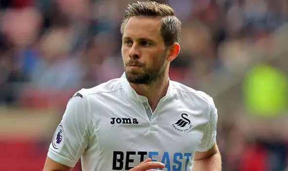 Sigurdsson says in-form Everton are confident of good show at Anfield
