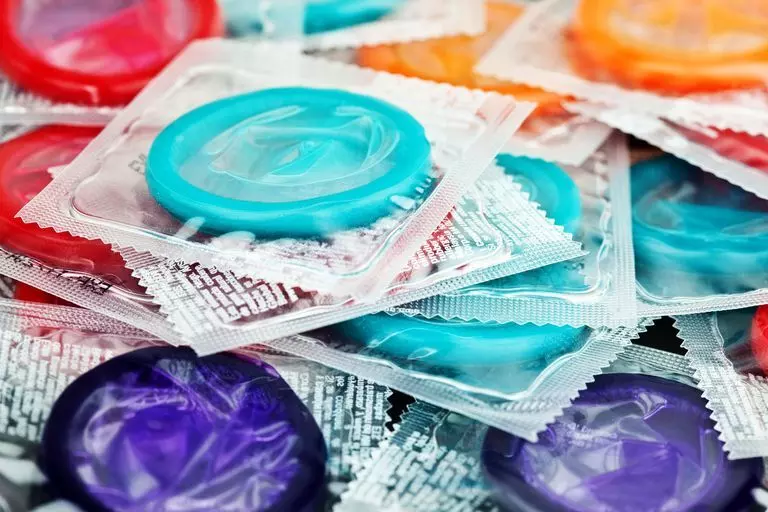 Foundation to distribute 300,000 condoms