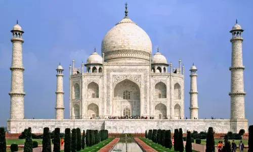 India Shuts Down Taj Mahal