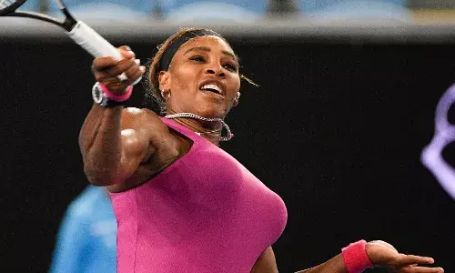 Serena Williams Cruise into Second Round of Australian Open Serena Williams Cruise into Second Round of Australian Open