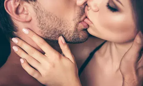 10 THINGS YOU DON’T KNOW ABOUT KISSING
