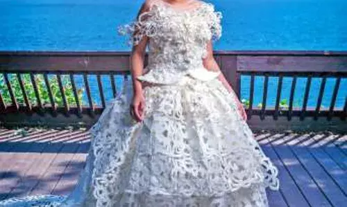 AMAZING ! WEDDING GOWNS MADE FROM TOILET PAPER