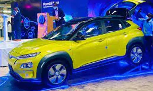 Osinbajo Test Drives Nigeria’s First Electric Car