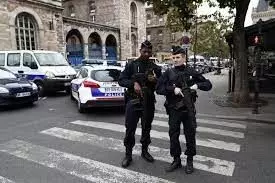 Paris police officers shoot 2 car occupants