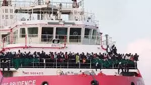 Doctors without Borders’ rescue ship with 400 migrants docks
